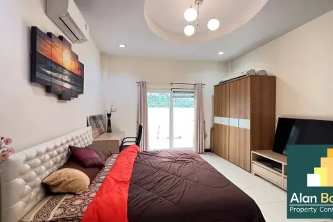 Casa de 3 dormitorios en Jomtien Beach, Pattaya, Tailandia № 210816 - foto 8