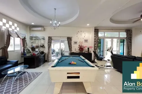 Casa de 3 dormitorios en Jomtien Beach, Pattaya, Tailandia № 210816 - foto 13