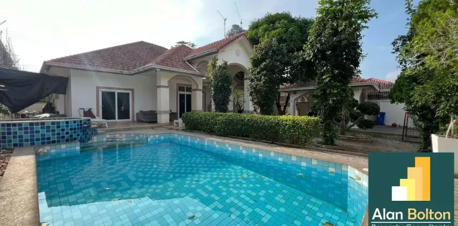 Casa de 3 dormitorios en Jomtien Beach, Pattaya, Tailandia № 210816