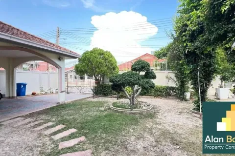 Casa de 3 dormitorios en Jomtien Beach, Pattaya, Tailandia № 210816 - foto 15
