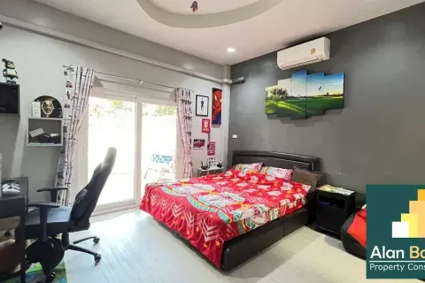 Casa de 3 dormitorios en Jomtien Beach, Pattaya, Tailandia № 210816 - foto 7