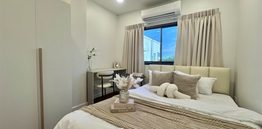 Townhouse in Bangkok, Thailand 4 bedrooms № 190462