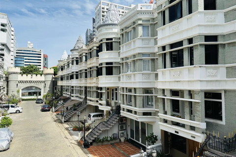 Townhouse in Bangkok, Thailand 4 bedrooms № 190464 - photo 2