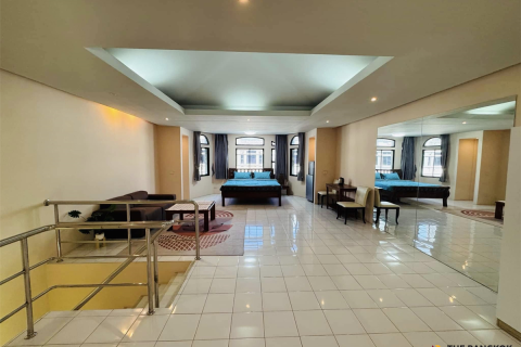 Townhouse in Bangkok, Thailand 4 bedrooms № 190464