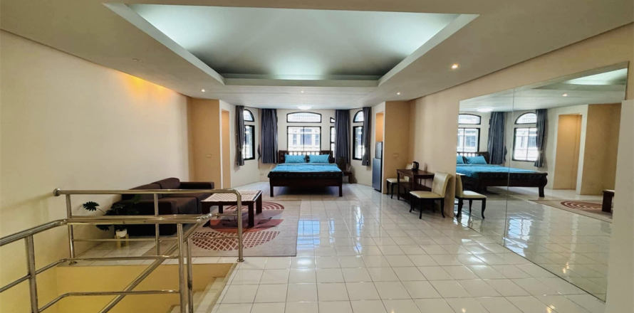 Townhouse in Bangkok, Thailand 4 bedrooms № 190464