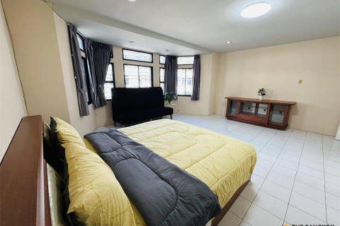 Townhouse in Bangkok, Thailand 4 bedrooms № 190464 - photo 3