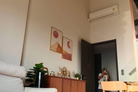 Studio dans le Condo à Phra Khanong, Bangkok, Thaïlande  № 164702