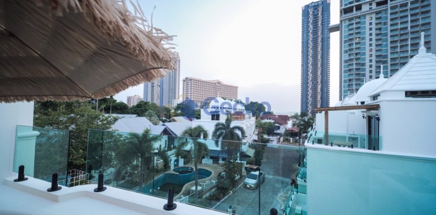 House in Pattaya, Thailand 3 bedrooms № 196318