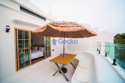 House in Pattaya, Thailand 3 bedrooms № 196318 - photo 2