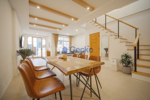 House in Pattaya, Thailand 3 bedrooms № 196318 - photo 10