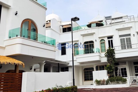 House in Pattaya, Thailand 3 bedrooms № 196318 - photo 3