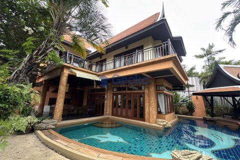 House in Pattaya, Thailand 4 bedrooms № 196320