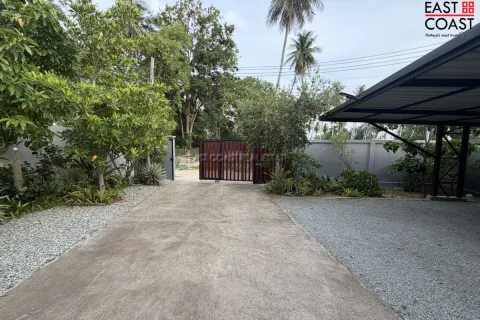 Casa de 4 dormitorios en Pattaya, Tailandia № 212302 - foto 17