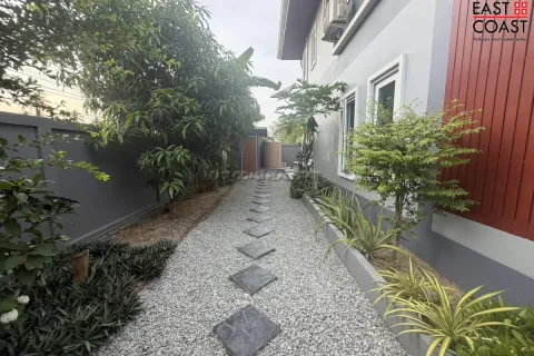 Casa de 4 dormitorios en Pattaya, Tailandia № 212302 - foto 16