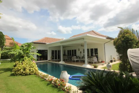 Villa in Hua Hin, Thailand 4 bedrooms № 163225 - photo 2