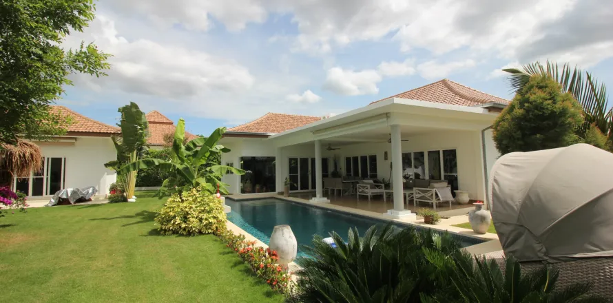 Villa in Hua Hin, Thailand 4 bedrooms № 163225