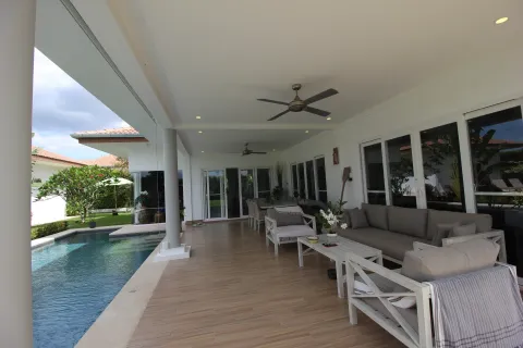 Villa in Hua Hin, Thailand 4 bedrooms № 163225 - photo 9