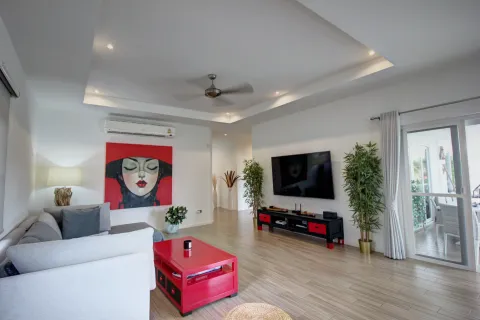 Villa in Hua Hin, Thailand 4 bedrooms № 163225 - photo 6