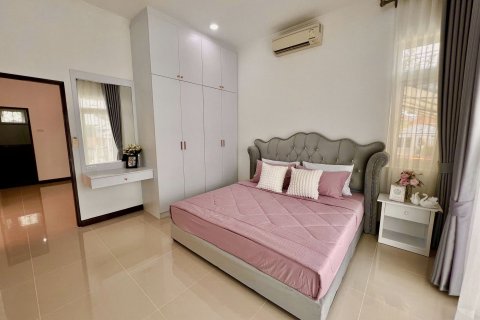 Villa in Pattaya, Thailand 3 bedrooms № 145990 - photo 3