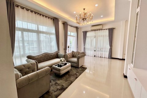 Villa in Pattaya, Thailand 3 bedrooms № 145990 - photo 4