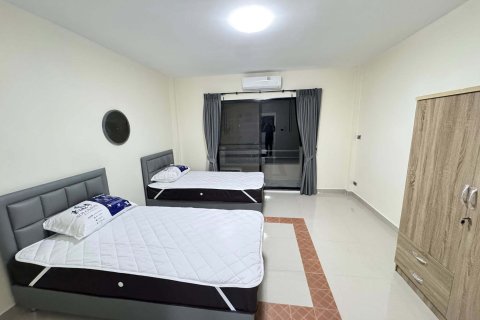 Townhouse in Bangkok, Thailand 4 bedrooms № 169468 - photo 16