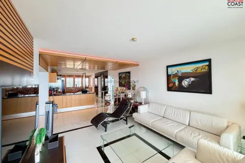 Condominio de 3 dormitorios en Pattaya, Tailandia № 212712 - foto 2
