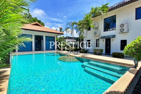 House in Pattaya, Thailand 3 bedrooms № 198689