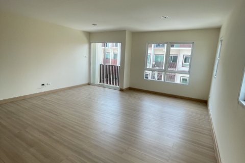 Townhouse in Lat Krabang, Bangkok, Thailand 3 bedrooms № 137936 - photo 9