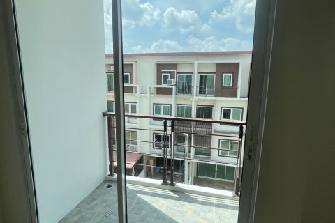 Townhouse in Lat Krabang, Bangkok, Thailand 3 bedrooms № 137936 - photo 14