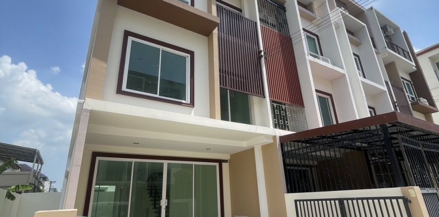 Townhouse in Lat Krabang, Bangkok, Thailand 3 bedrooms № 137936