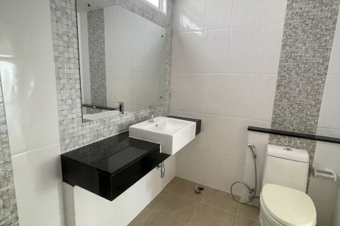 Townhouse in Lat Krabang, Bangkok, Thailand 3 bedrooms № 137936 - photo 10