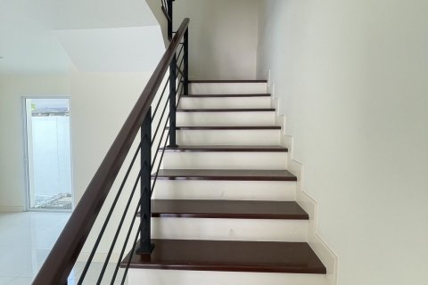 Townhouse in Lat Krabang, Bangkok, Thailand 3 bedrooms № 137936 - photo 6