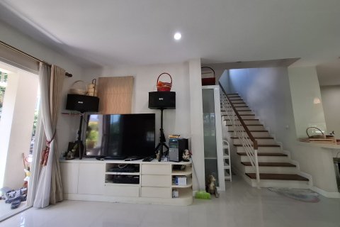 House in Bang Kapi, Bangkok, Thailand 3 bedrooms № 148670 - photo 2