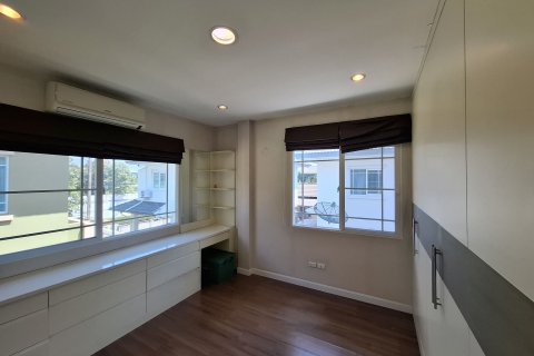 House in Bang Kapi, Bangkok, Thailand 3 bedrooms № 148670 - photo 15