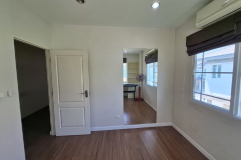 House in Bang Kapi, Bangkok, Thailand 3 bedrooms № 148670 - photo 17