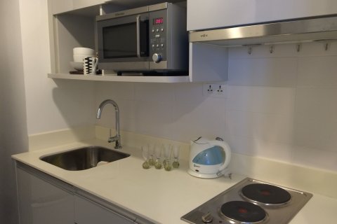 Condo à Khlong Toei, Bangkok, Thaïlande, 2 chambres № 148671 - photo 4