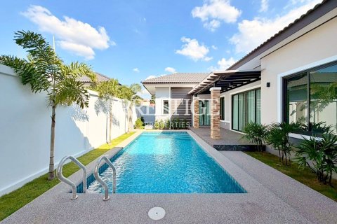 House in Pattaya, Thailand 3 bedrooms № 197810