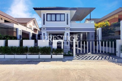 House in Pattaya, Thailand 4 bedrooms № 197814