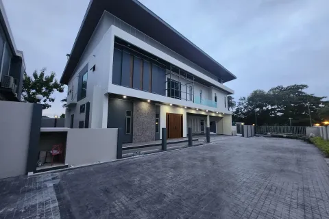 Villa in Pattaya, Thailand 6 bedrooms № 155720 - photo 2