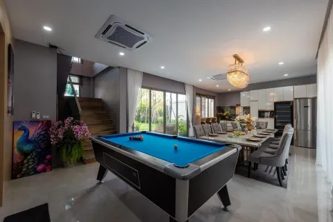 Villa in Pattaya, Thailand 6 bedrooms № 155720 - photo 8