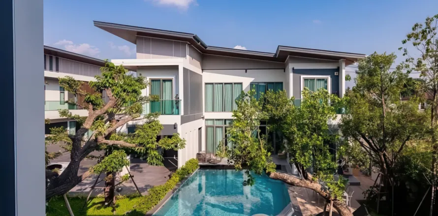 Villa in Pattaya, Thailand 6 bedrooms № 155720