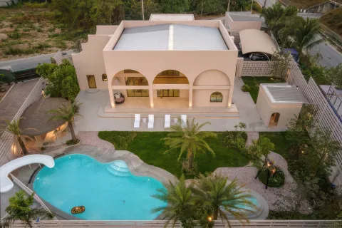 Villa in Pattaya, Thailand 4 bedrooms № 155718 - photo 1