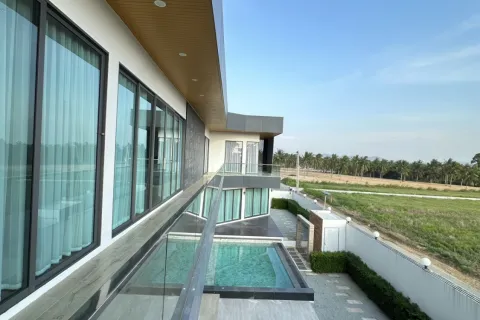 Villa in Pattaya, Thailand 7 bedrooms № 155719 - photo 4