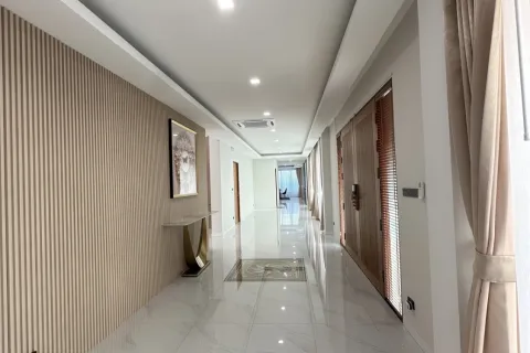 Villa in Pattaya, Thailand 7 bedrooms № 155719 - photo 7