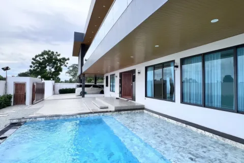 Villa in Pattaya, Thailand 7 bedrooms № 155719 - photo 3