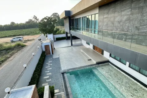 Villa in Pattaya, Thailand 7 bedrooms № 155719 - photo 5