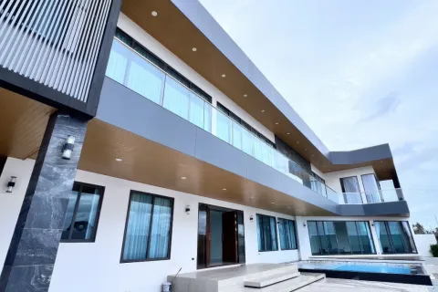 Villa in Pattaya, Thailand 7 bedrooms № 155719 - photo 2