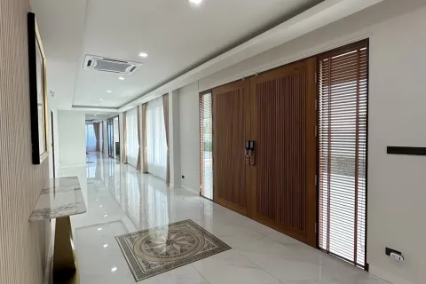 Villa in Pattaya, Thailand 7 bedrooms № 155719 - photo 6