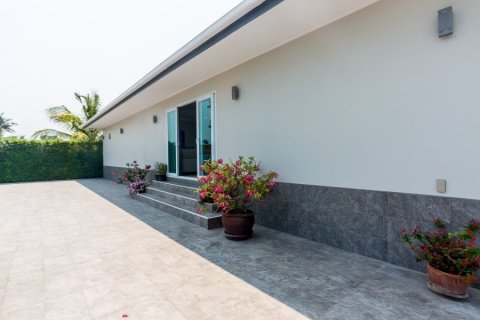 Villa in Hua Hin, Thailand 7 bedrooms № 168624 - photo 21