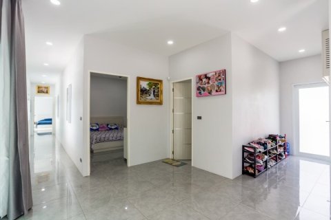 Villa in Hua Hin, Thailand 7 bedrooms № 168624 - photo 14